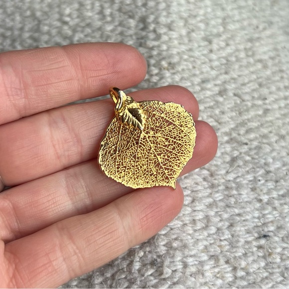 Gold Aspen Leaf Pendant - Picture 2 of 7